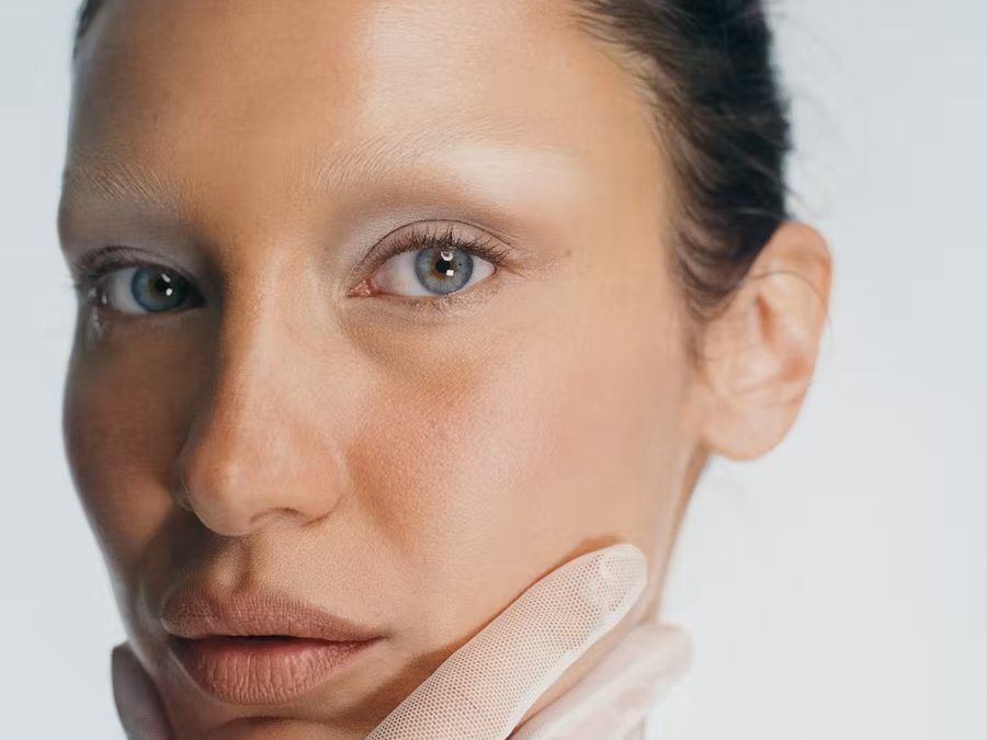 How to Get Ghost Lashes, the Cool-Girl Alternative to Mascara